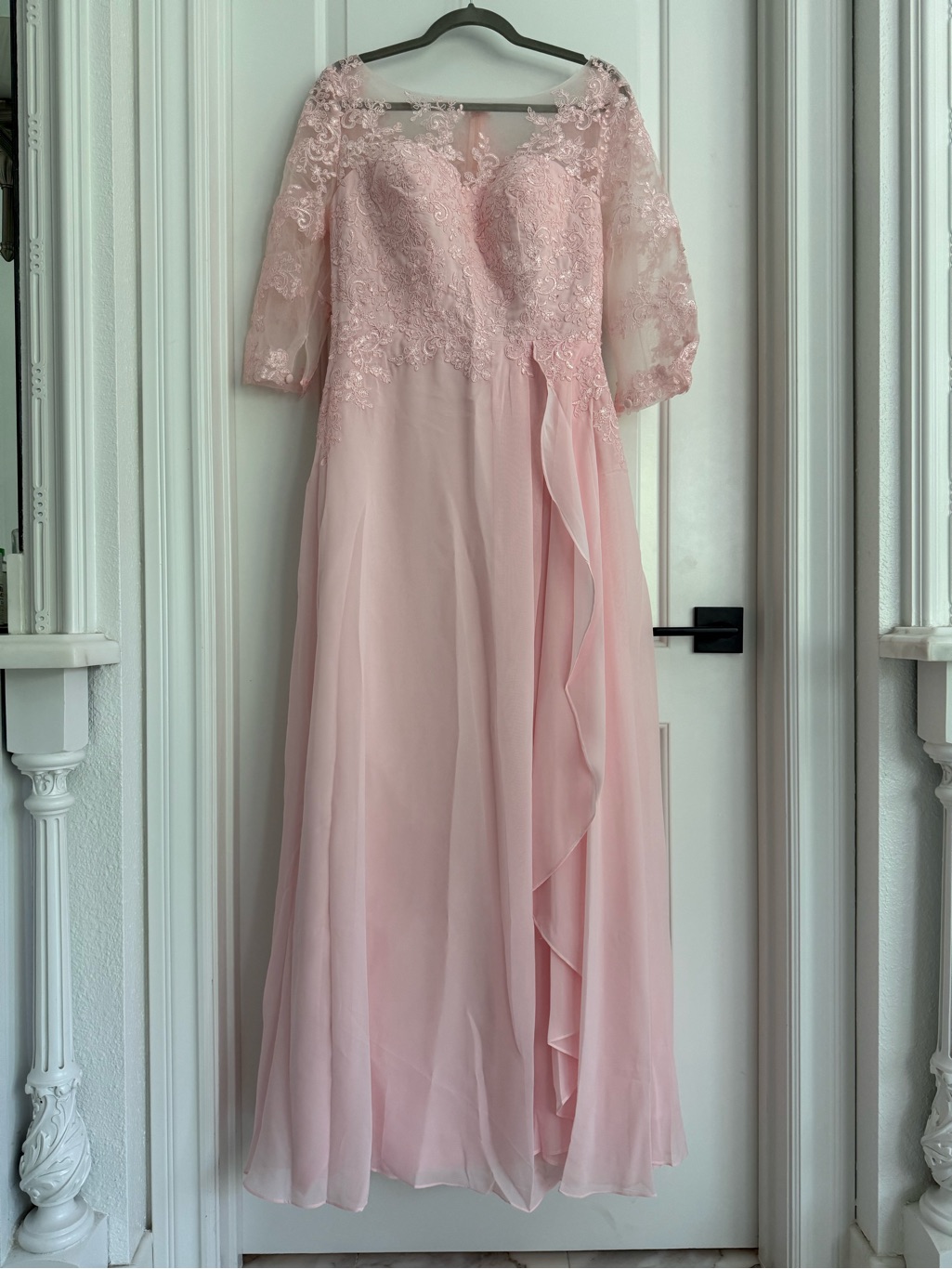 Elegant Pink Lace & Chiffon Evening Gown